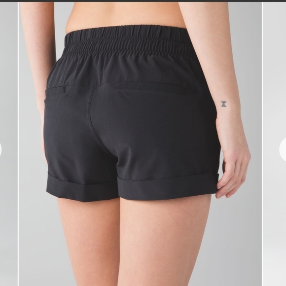 Lululemon Spring Break Away Short Black size 6 - Picture 2 of 7